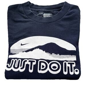 Nike Sportswear 'Just Do It' Mountain Range Graphic XL Navy Blue White Tee Shirt